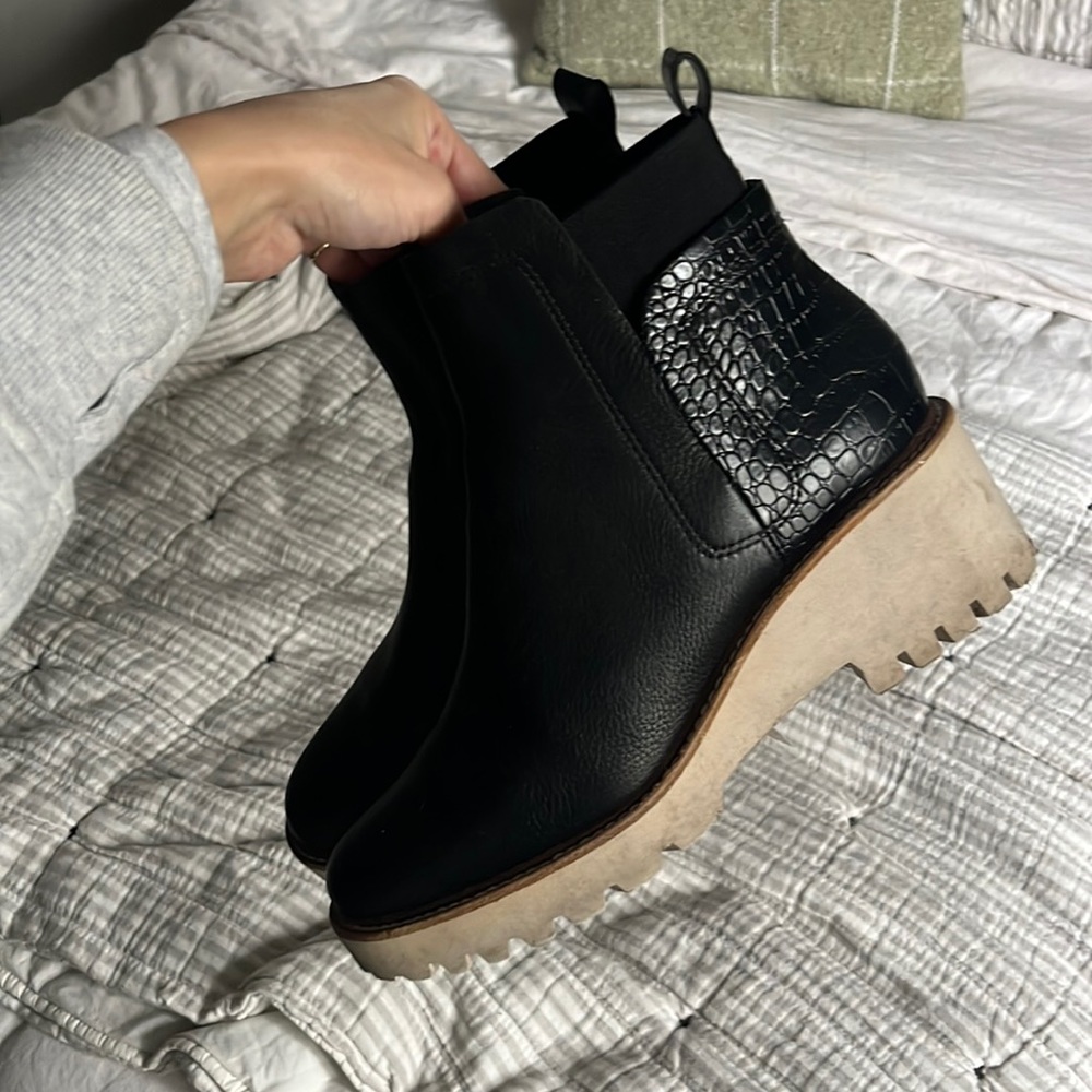 Dolce vita Huey black leather bootie